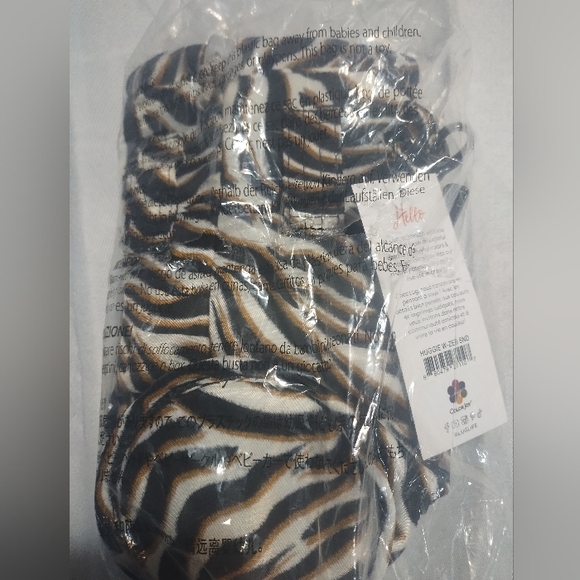 NWT Lug Huggie Wide Convertible Crossbody/Belt Bottle Bag in Zebra Sand - Picture 2 of 3